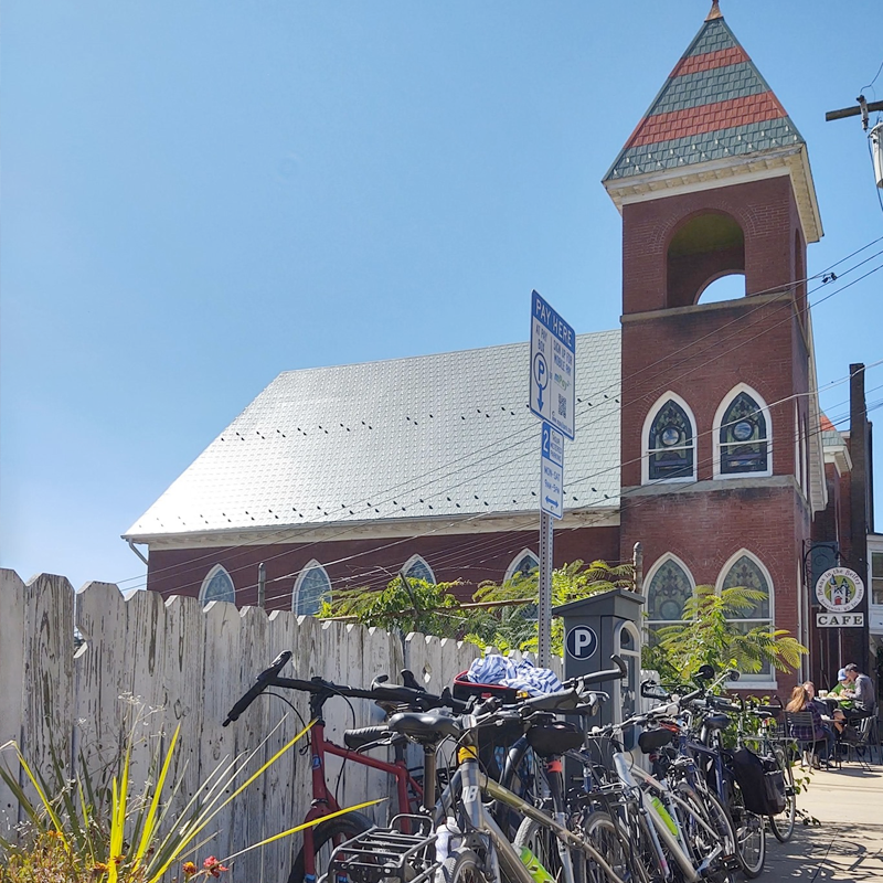 beans-bikes Beans outside view with bikes in the foreground